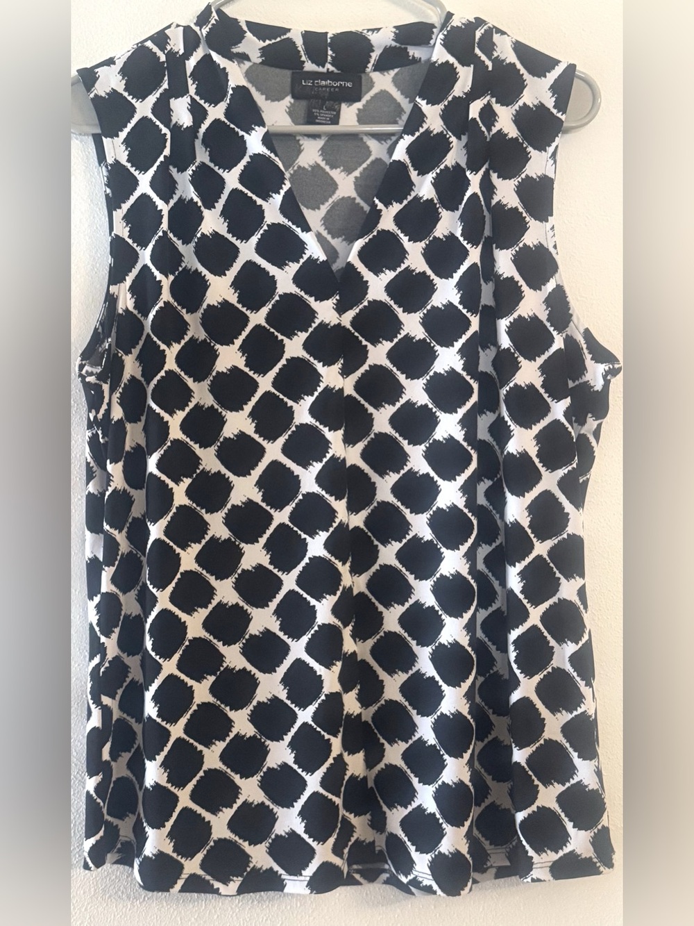Liz Claiborne Women's Black White Geometric Print Sleeveless Career Blouse Large - Picture 2 of 6